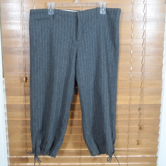 Gap Gray/White Pin Stripe Drawstring Capri Pants - Picture 1 of 8